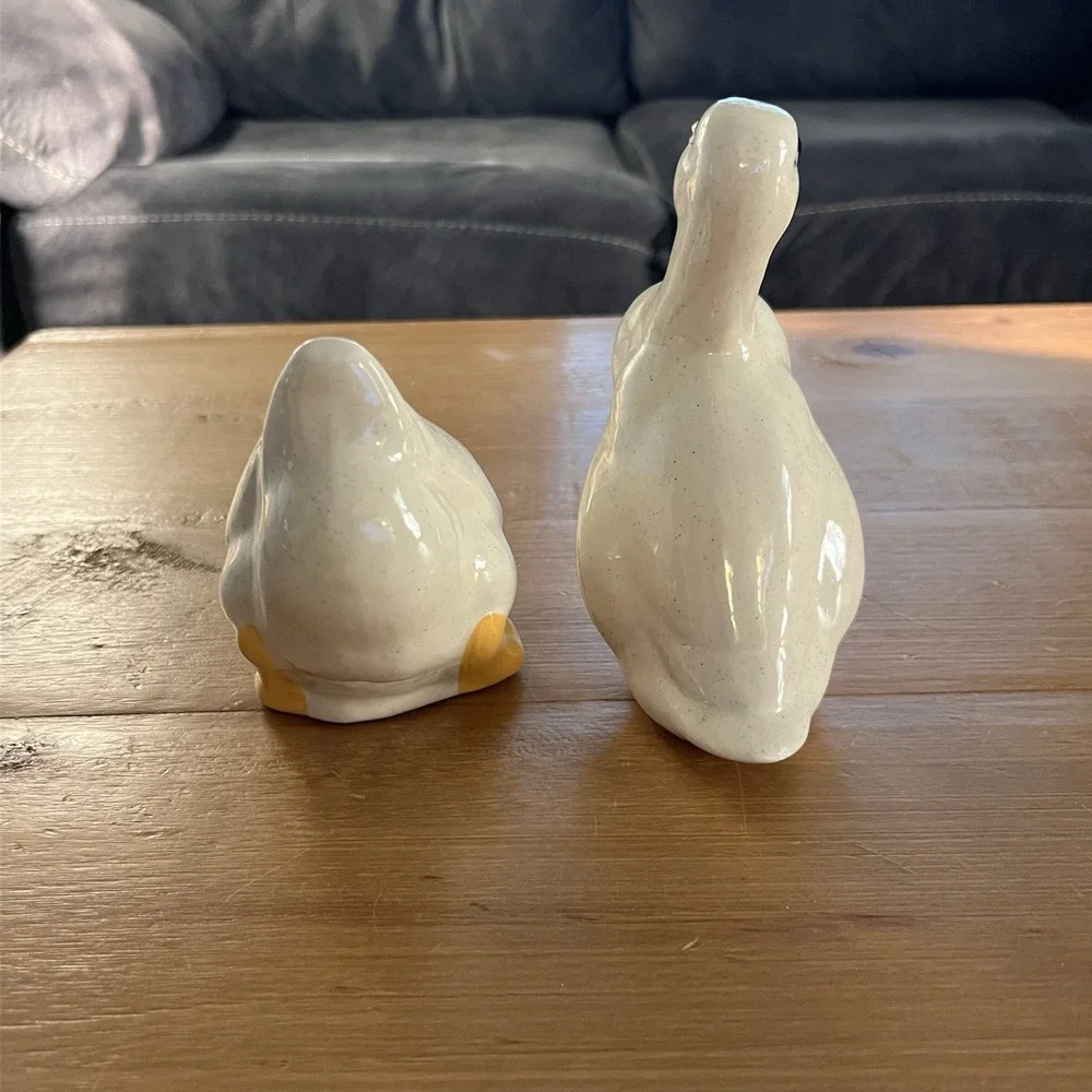 Ceramic Duck Figurine Set White Yellow Beaks Speckled Glaze Vintage Decor